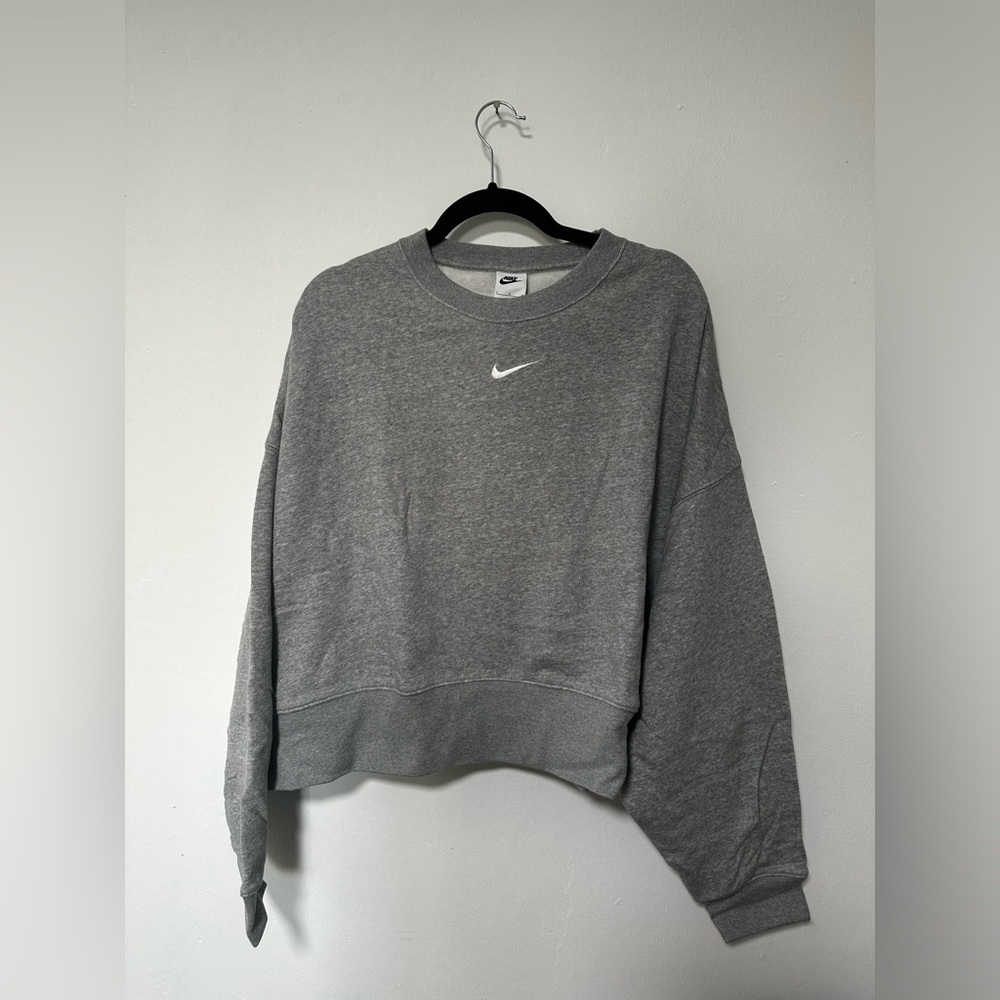 Nike women’s dolman sleeve cropped sweater